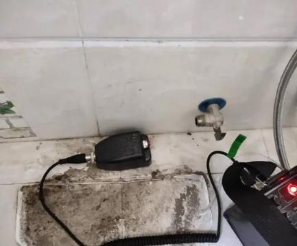 西华屋顶漏水维修公司分享下卫生间漏水的危害及解决方法